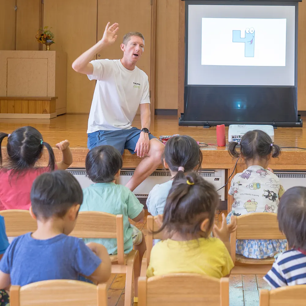 かもと乳児保育園ホンモノ体験-外国人英語講師