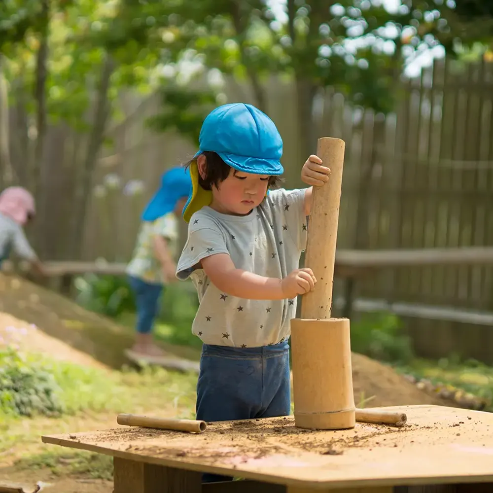 かもと乳児保育園の春のどろんこからはじまる感性保育